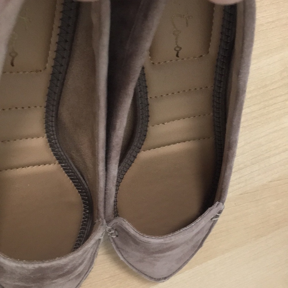 Flats - Picture 3 of 5